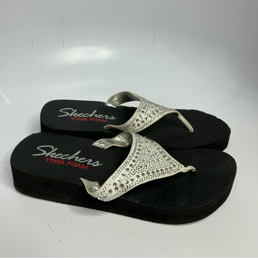 Skechers yoga foam flip flop sandals size 9‎